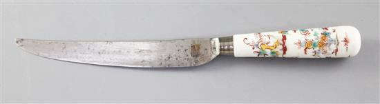A Mennecy Kakiemon style porcelain handled knife, c.1740-60, 25cm